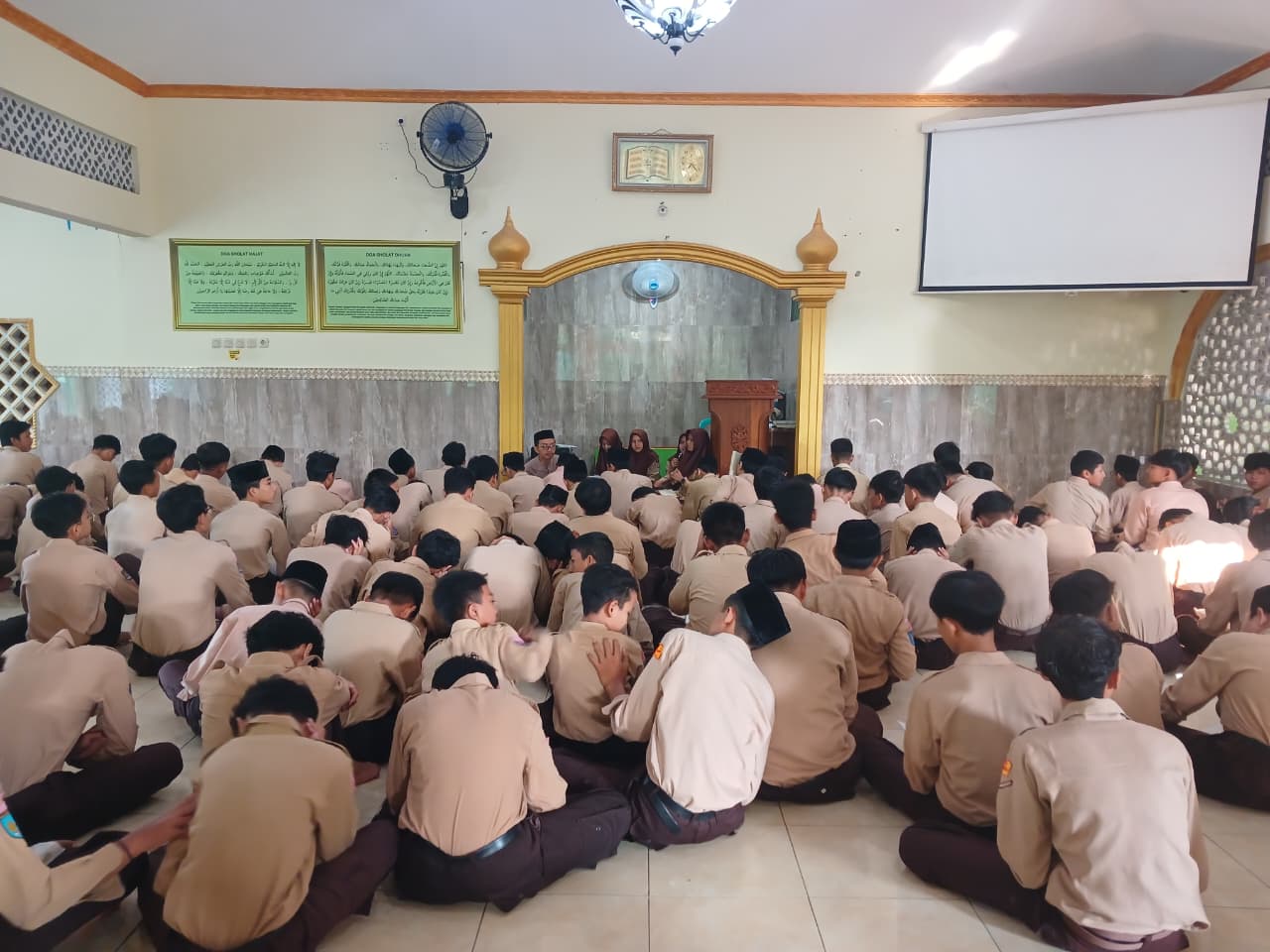 Menguatkan Cinta Al-Qur’an, MTsN 9 Bantul Selenggarakan Tasmi’ Qur’an pada Program Jumaria